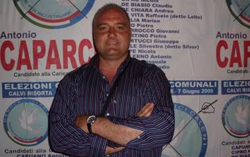 Calvi Risorta: ERBACCIA OVUNQE, VILLA COMUNALE NEL DEGRATO TOTALE LASSESSORE ZONA NON INTERVIENE 