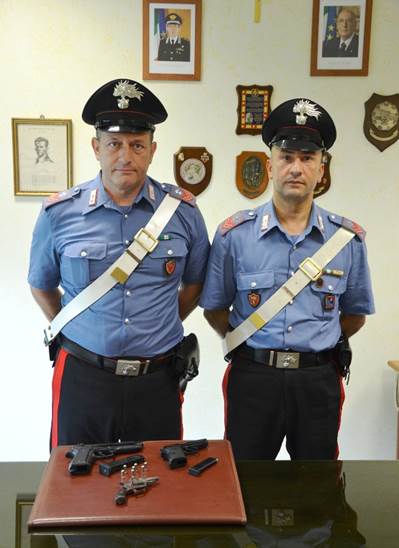 carabinieri pistole rapina